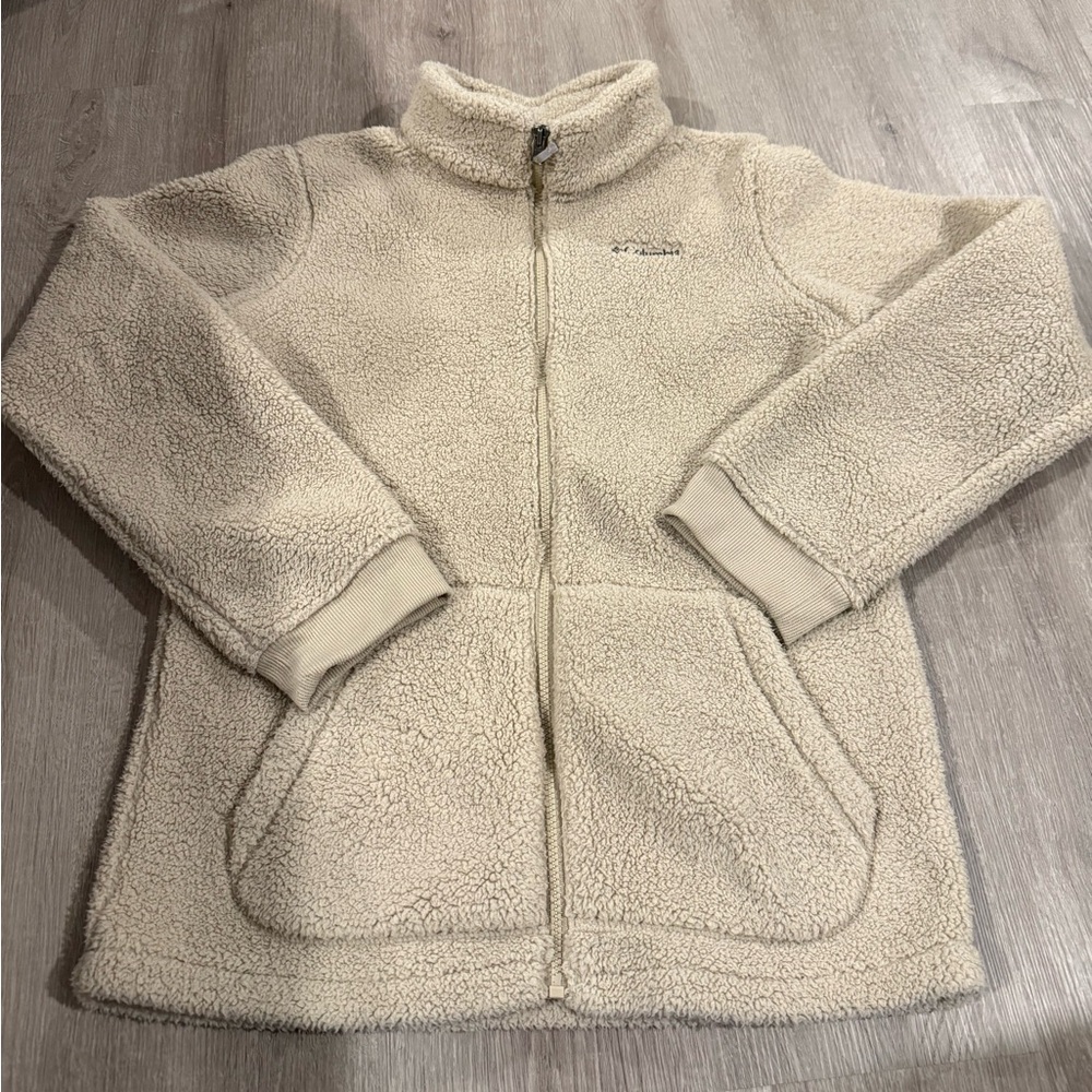 Columbia cream sherpa zip up jacket
Youth XL/ Men’s S